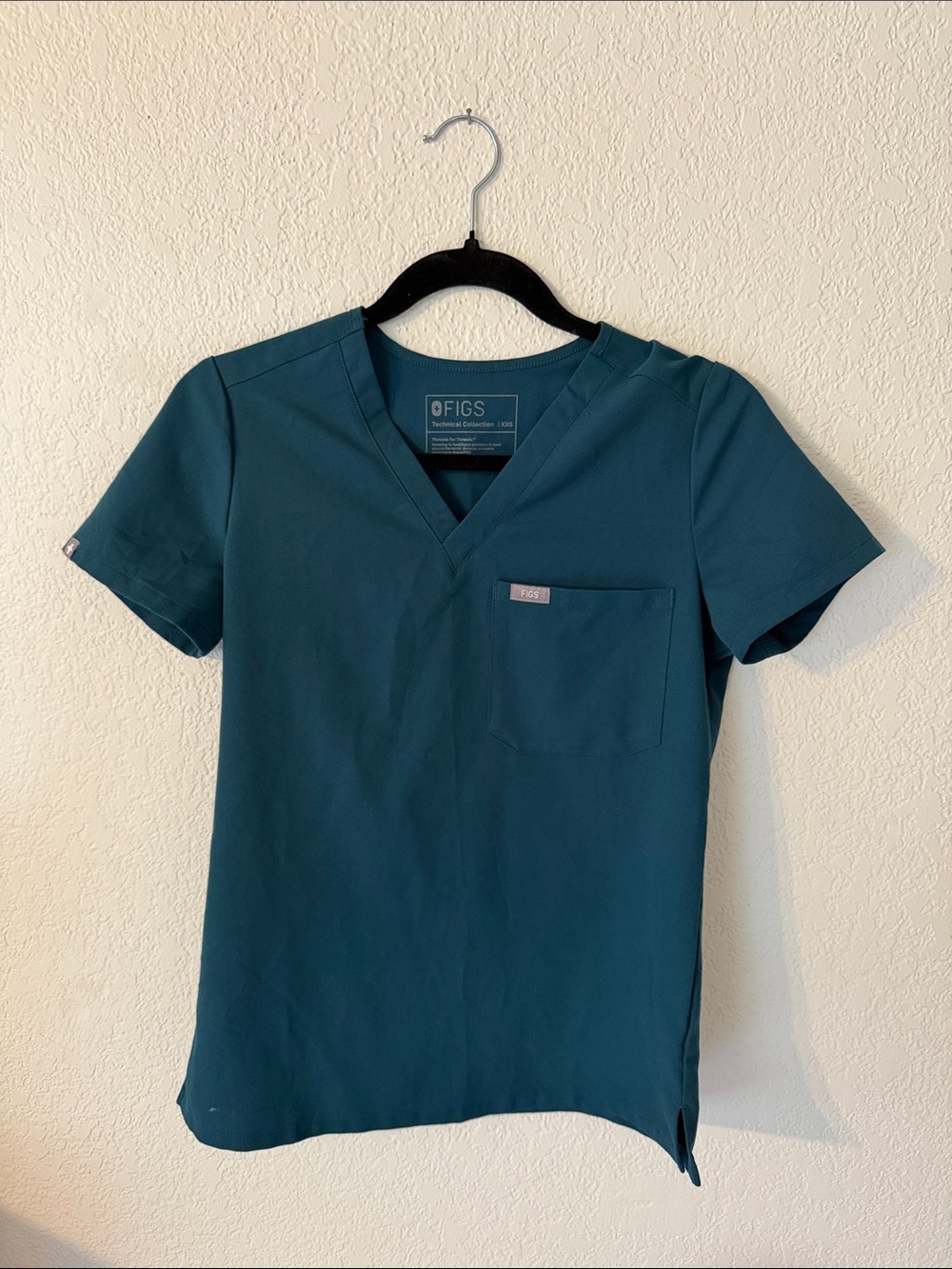 Figs Women’s Catarina Scrub Top in Caribbean Blue